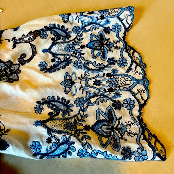 Parker off the shoulder blouse. XS. Flower embroidery - Picture 4 of 9